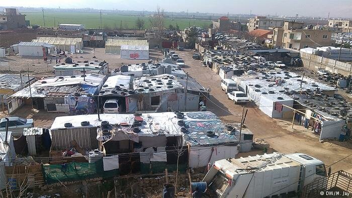 refugee stay with tents copyright: Martin Jay
