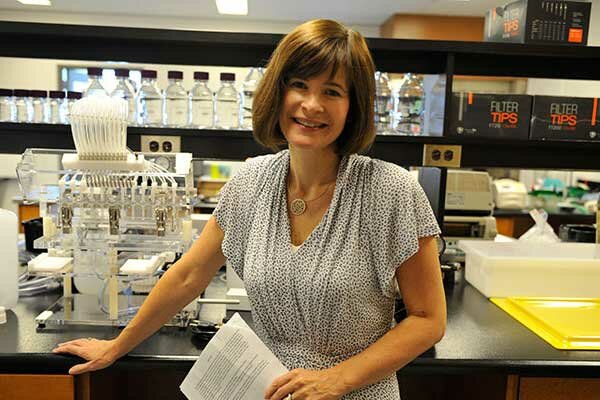 photo of Ruth Ross in lab