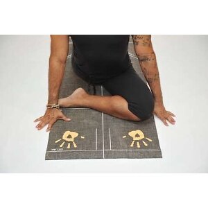18 Creative Yoga Mat Designs - From Foldable Eco Mats to Magnetized Exercise Mats (TrendHunter.com)