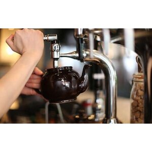 Tea-Based Cocktail Bars - The 'Brew' Pub Only Serves Hot Loose Leaf Tea & Cool Tea Cocktails (TrendHunter.com)